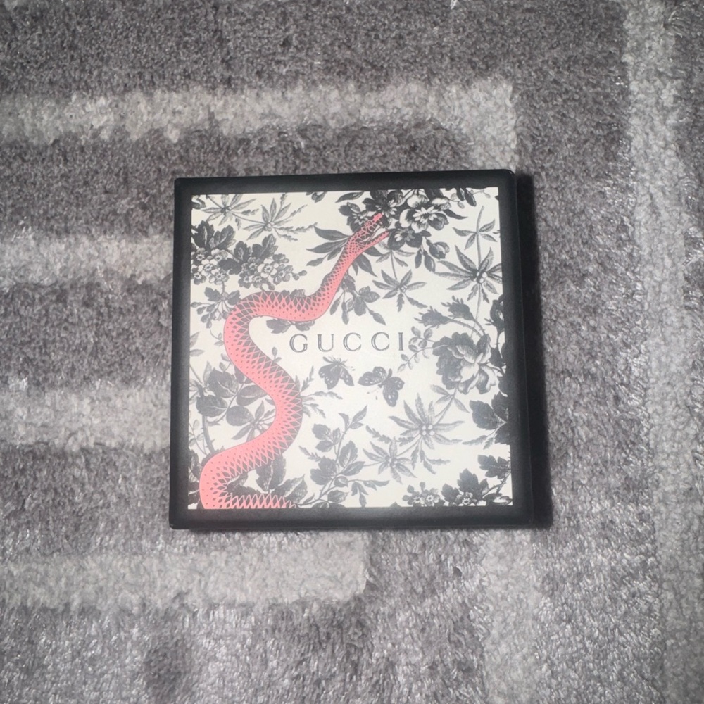 Gucci letter “G” Necklace 
New with Box & Dust Bag - Picture 5 of 5